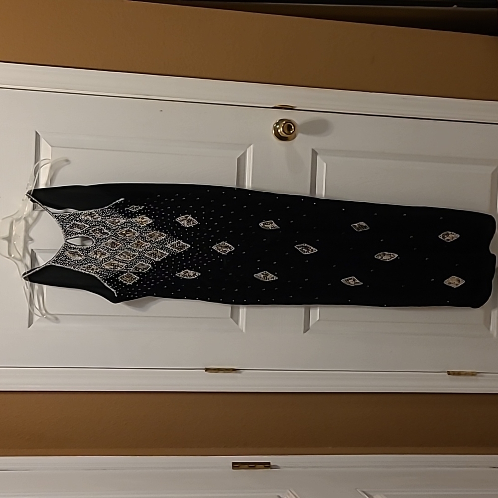 Stunning 1920s inspired black and silver dress